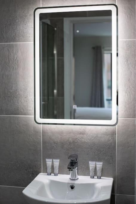 Luxury, Sleeps 6, City Centre Belfast Eksteriør billede