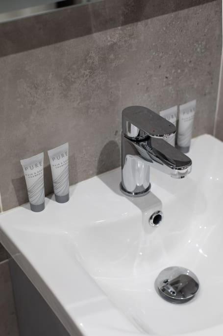 Luxury, Sleeps 6, City Centre Belfast Eksteriør billede