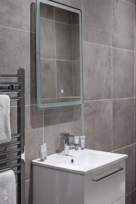 Luxury, Sleeps 6, City Centre Belfast Eksteriør billede